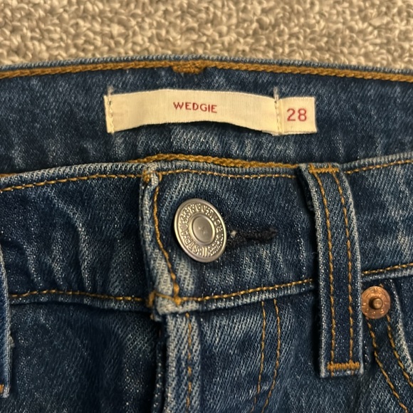 Levi’s Wedgie Straight Jeans - Picture 2 of 3